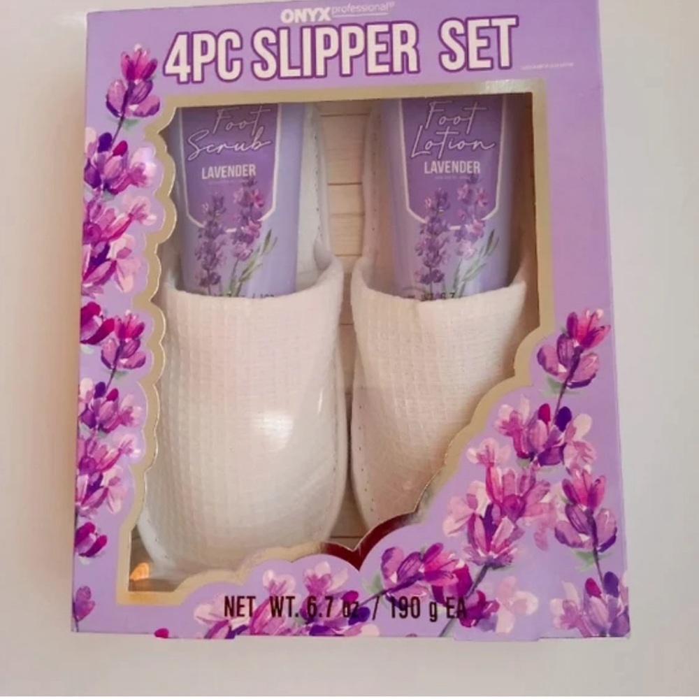 NEW Onyx 4 Pc Slipper Set Lavender Foot Lotion Scrub Professional With Slippers!